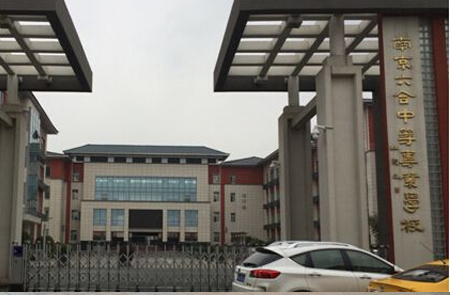 六合職業(yè)教育中心校約3000師生飲水