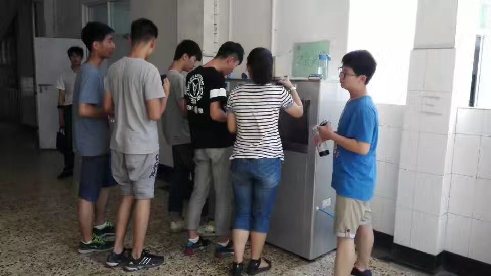 中小學(xué)現(xiàn)場打水